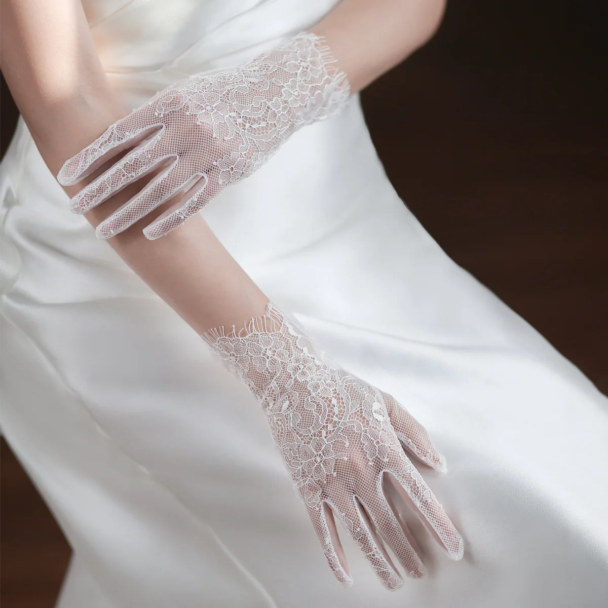 New Fashion High Quality White Short Lace Hollow Tulle Gloves All Finger Women's Wedding Dress Party Accessories