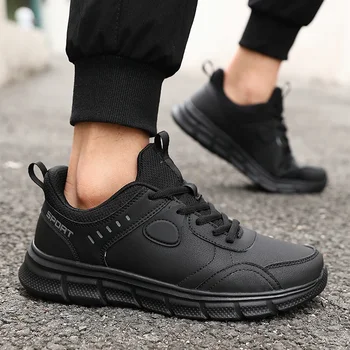 أحذية ركض سوداء للرجال جديدة كاجوال ناعمة من الأسفل 48 Plus أحذية سفر غير رسمية واسعة السمينة مقاومة للاهتراء وغير قابلة للانزلاق أحذية رياضية للمشي