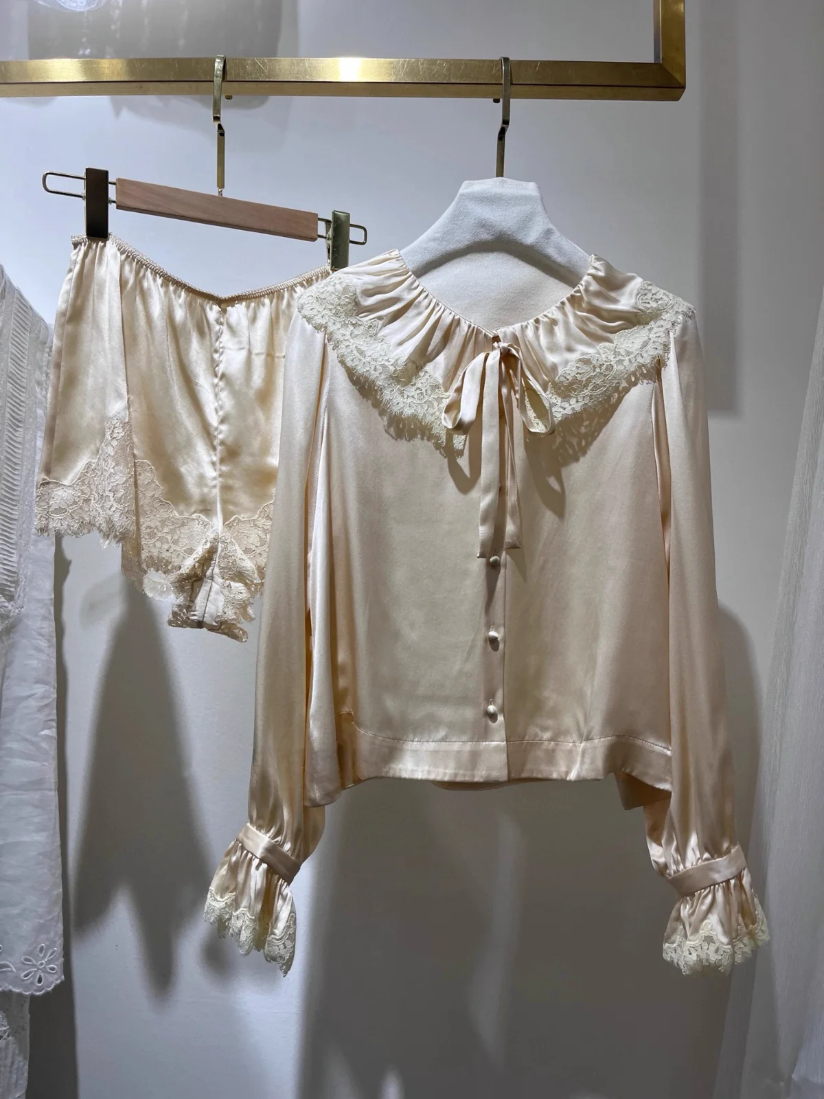100% Silk Women's Satin Shorts Suit 2025 New Lace Stitching Peter Pan Collar Single Breasted Shirt or Elastic Waist 