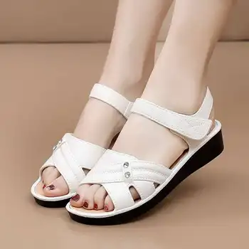 Scarpe estive Scarpe da spiaggia Sandali con zeppa in PVC moda donna Sandali neri comodi casual Sandali con fondo morbido per anziani 1