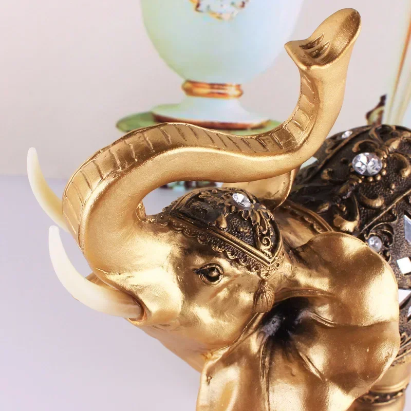 Statua Elefante dorato con corno in aria 32cm | Decorazione vitaminica