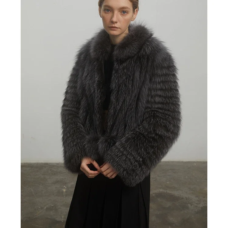 Real Fox Fur Coat Female Winter High-end Foreign Style Winter Young Coat 2023 Hairball Design Fluffy Short Jacket High Street