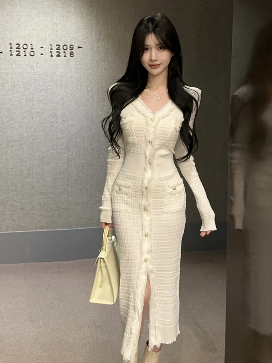 Retro Slim Fit Knitted Dress V-Neck Metal Buckle Asymmetrical Hem Splicing Open Split Waist-Cinching Women's Fashion Dress