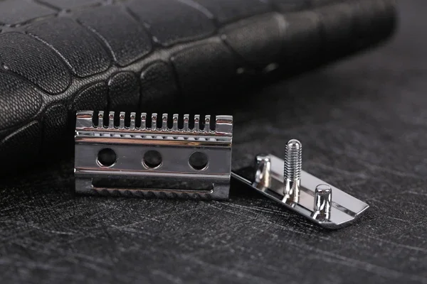 Der FLIPSIDE von YAQI" A Dual Comb Dual Aggression Level Herren-Rasierkopf in Chrom – Detail 8