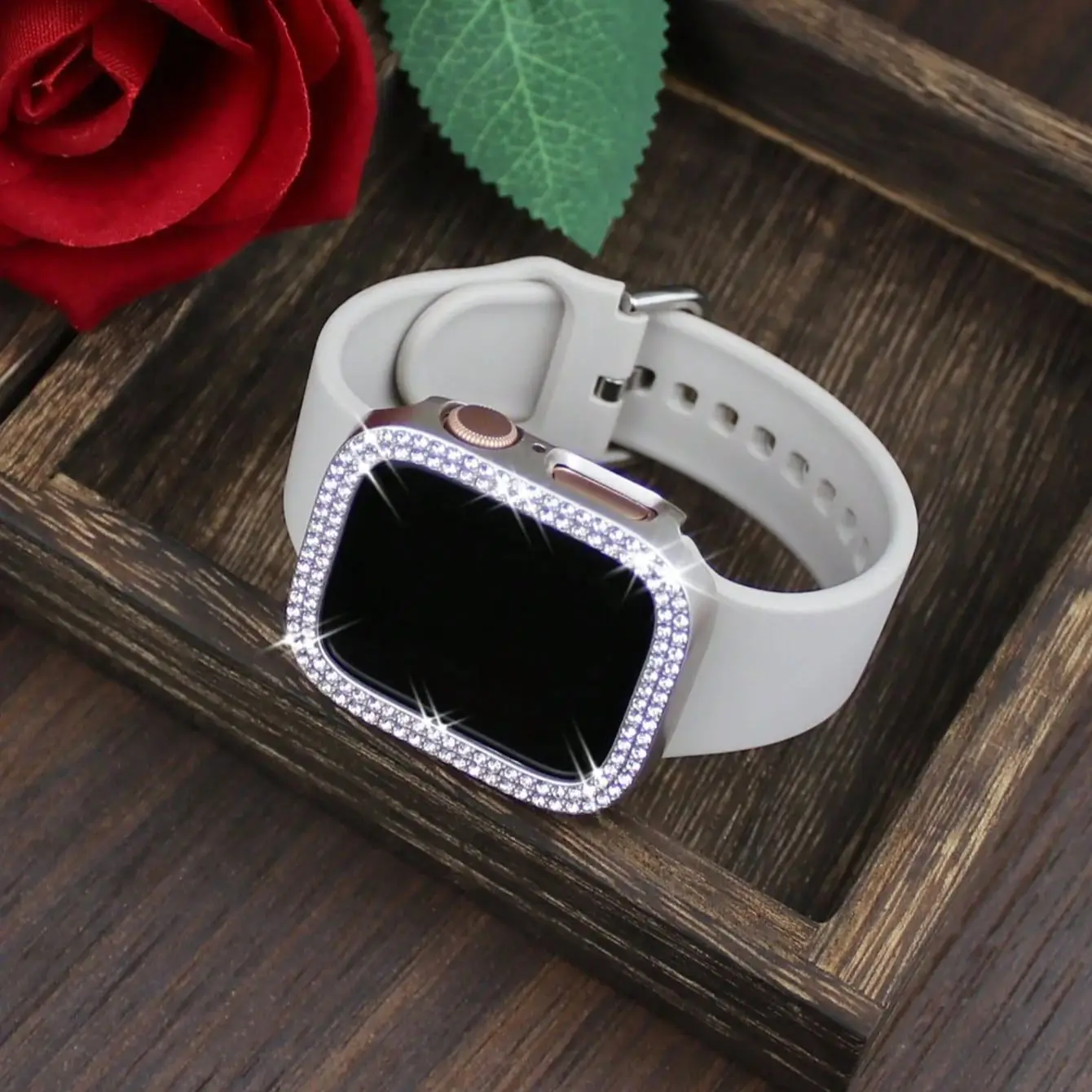 รูปสินค้า สายซิลิโคนนุ่ม + เคสเพชร สำหรับ Apple Watch