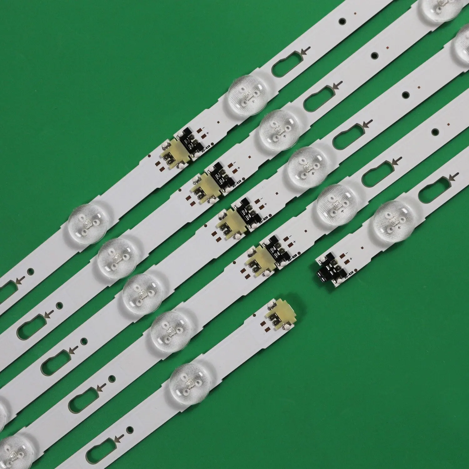 UE40JU6510U UE40JU6445K UE40JU6510U UE40JU6740U UE40JU7090T UE40JU7005T UE40KU6300U UE40KU6100W용 LED 백라이트 스트립
