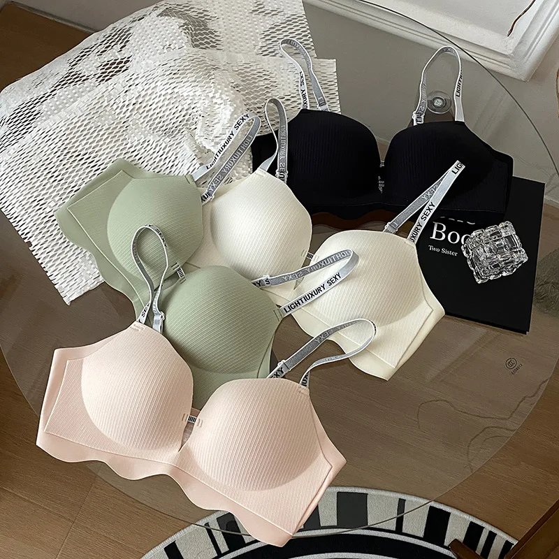 

New One Piece Traceless Convergence Adjustable Underwear Comfortable Steel Ring Free Bra Set