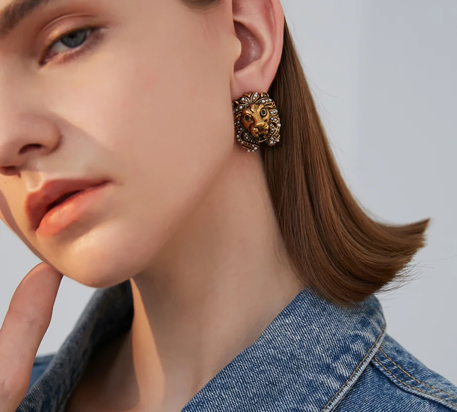 2023 new 925 silver needle vintage metal pearl alloy lion head simple Earrings for women Fashion Jewelry