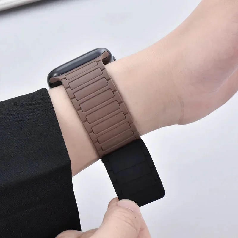 Magnetic Silicone Smartwatch Strap - Premium Adjustable Wristband Bracelet