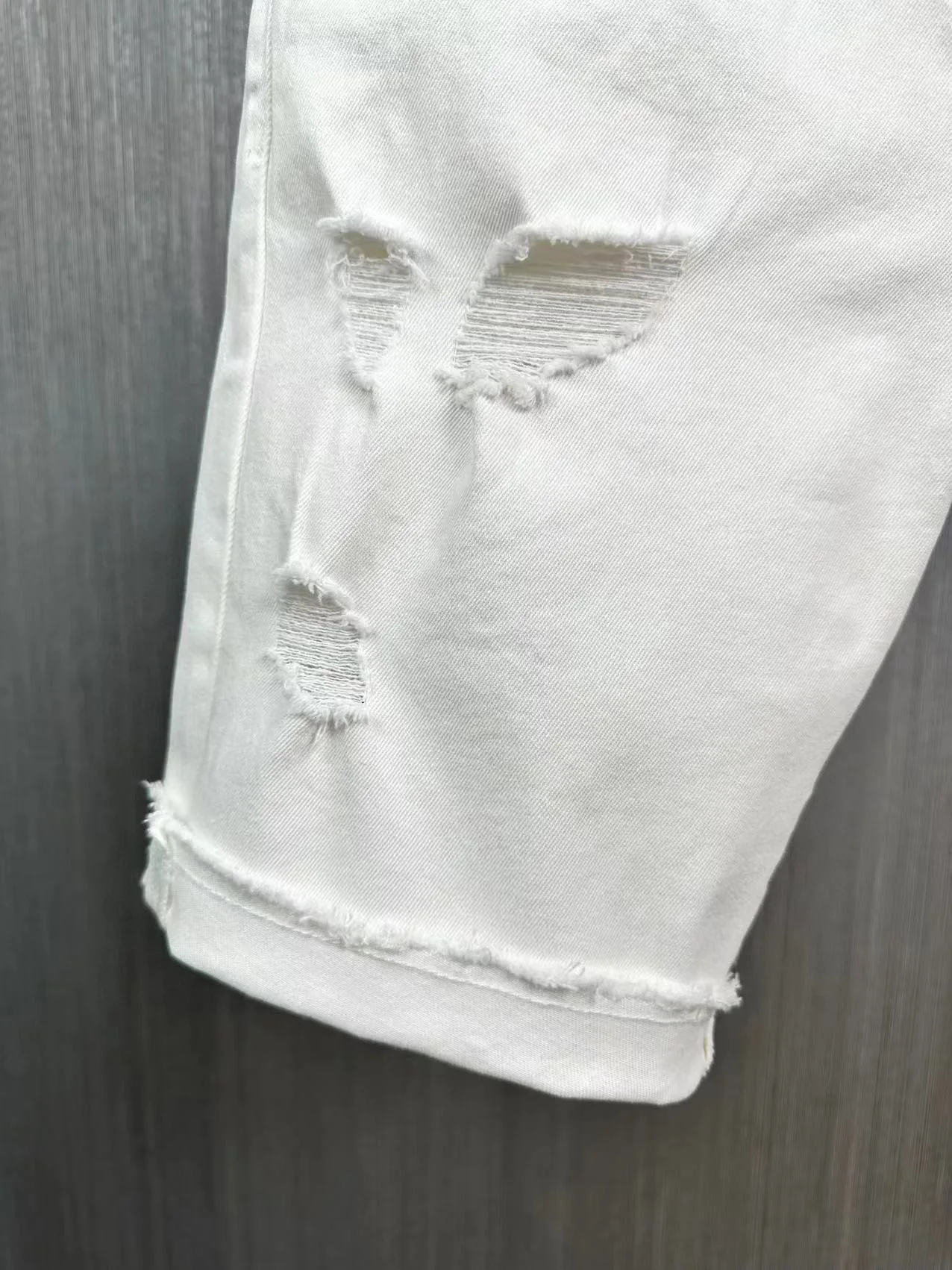 2024 Spring/Summer New D2 Jeans Trendy Men's Washed and Worn Hole Paint Splashing Slim Fit Denim Shorts Men's