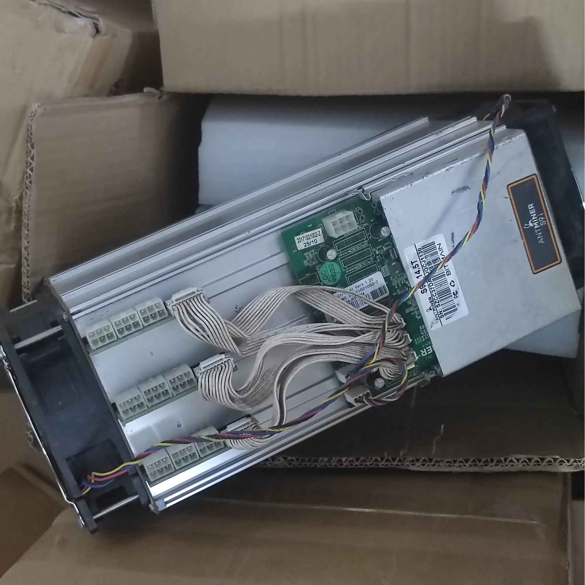 BITMAIN Mining Farm 80% New AntMiner S9i 14.5T With Official PSU BTC BCH Miner Better Than S9 S9i 13.5T 14T photo review