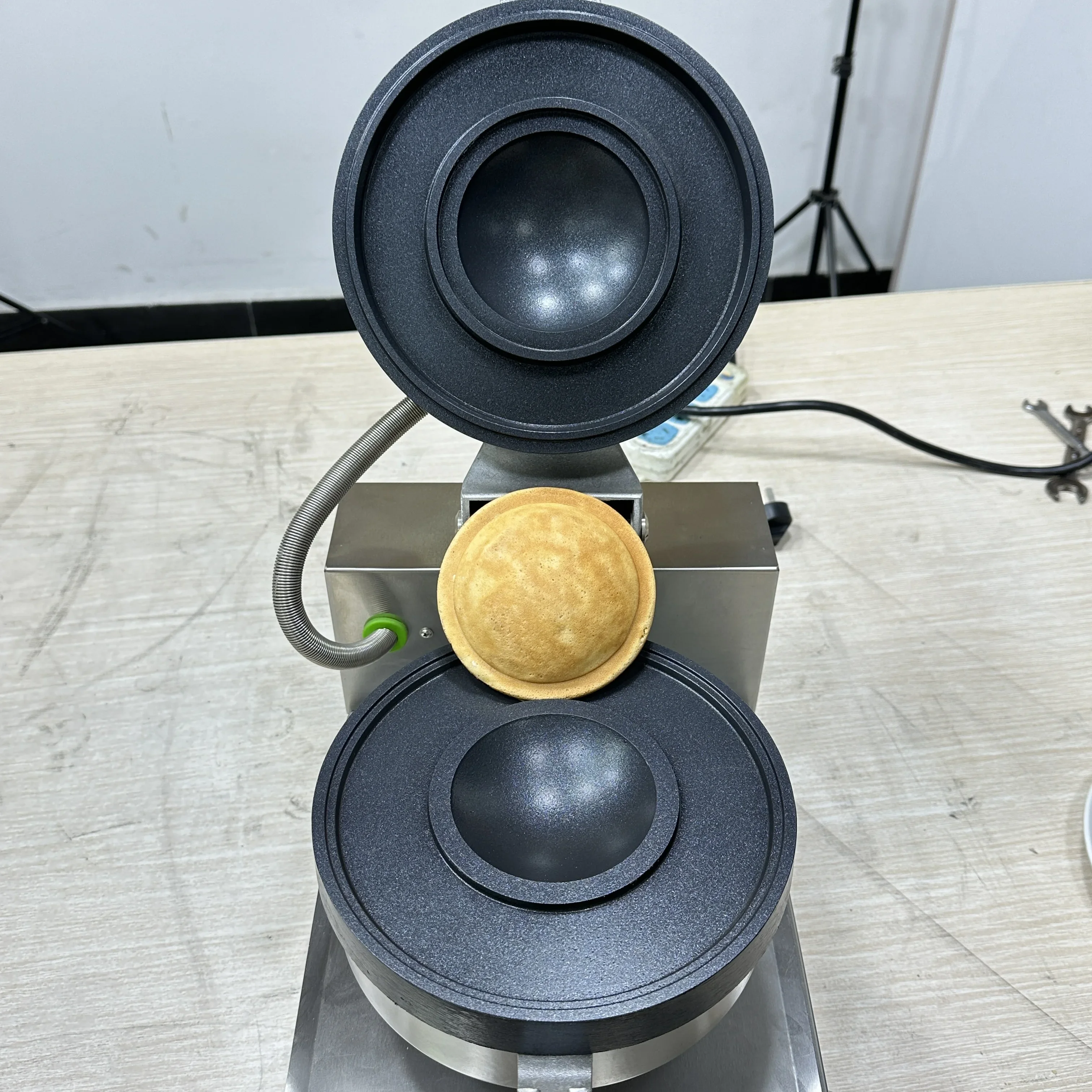 Popular Street Machine of small business Electric Gelato Sandwich Maker UFO Burger Maker Machine