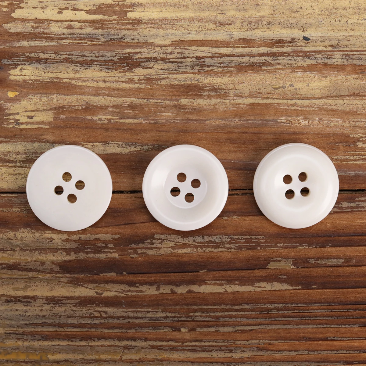 

Простой белый пуговицы, классический стиль, полиэстер, повседневный Универсальный весенний свитер, вязаная одежда, имитация кости, швейный ...