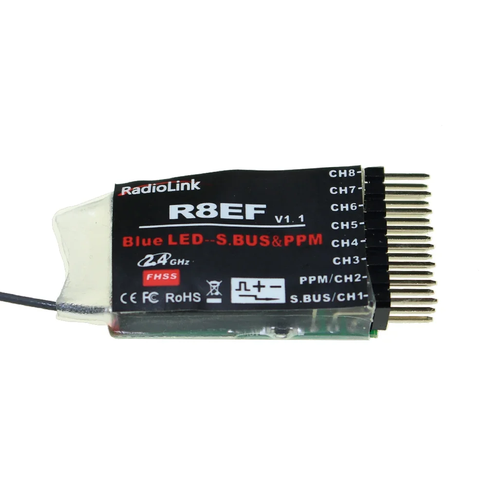 Récepteur RadioLink R8EF montrant ses ports de connexion, achat recommandé pour performance en modélisme RC.