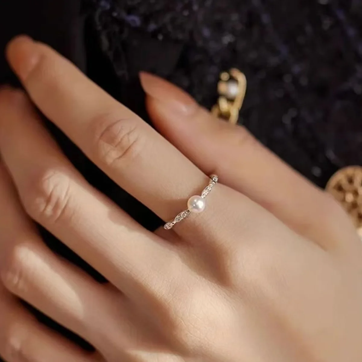 Finger Rings Fashion Rings Fashion Ring Metal Rings Pearl Finger Ring Fine Pearl Thin Ring For Women Minimalist Basic Style Fashion Jewelry Gold Color Knuckle Ring Ladies Beach Party Gifts BFF