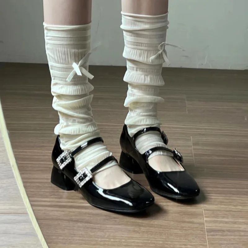 

2024 New Spring Flats Fashion Mary Jane Shoes Square Toe Women's Shoes Retro Rhinestone Buckle PU Red Black Women Pumps