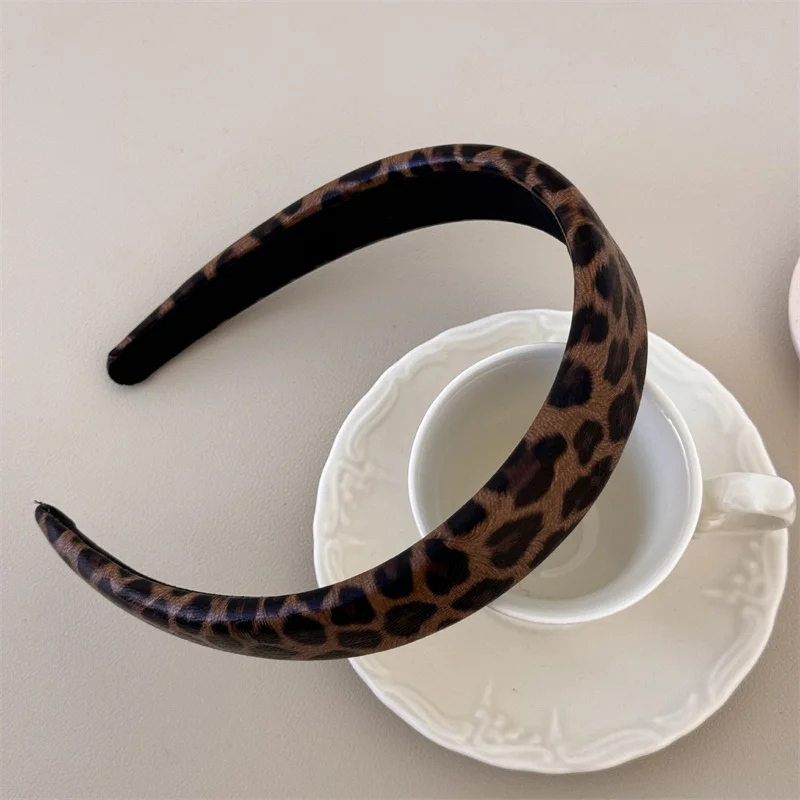 styleBREAKER Fascia per capelli da donna con stampa animalier leopardata, nodo a torsione e fascia elastica, fascia per capelli, fascia per la testa 04026020, colore:Crema-Beige-Nero