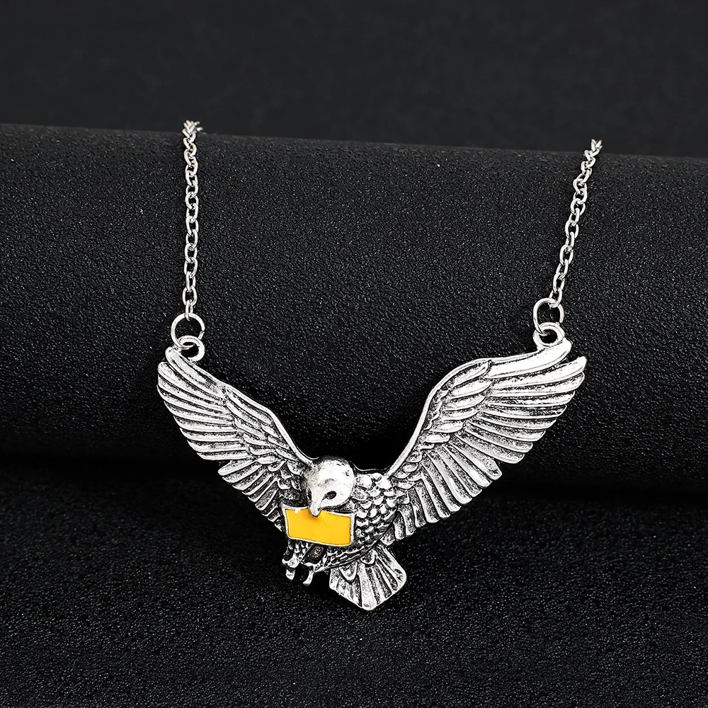 

Film and Television Peripheral Accessories: Hyde's Pigeon Personality Vintage Necklace Manufacturers Are Directly