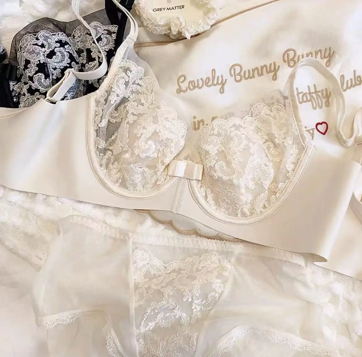 Sexy embroidery lingerie briefs lace large chest small and thin underwear soft steel ring set gathered up and adjusted bra set