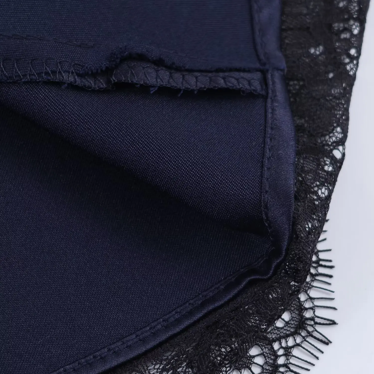 Damen Sexy Satin Plissiertes Minikleid Sommer Stehkragen Ärmellos Spitzensaum Patchwork Kurzes Kleid Schickes Alltagskleid – Detail 12