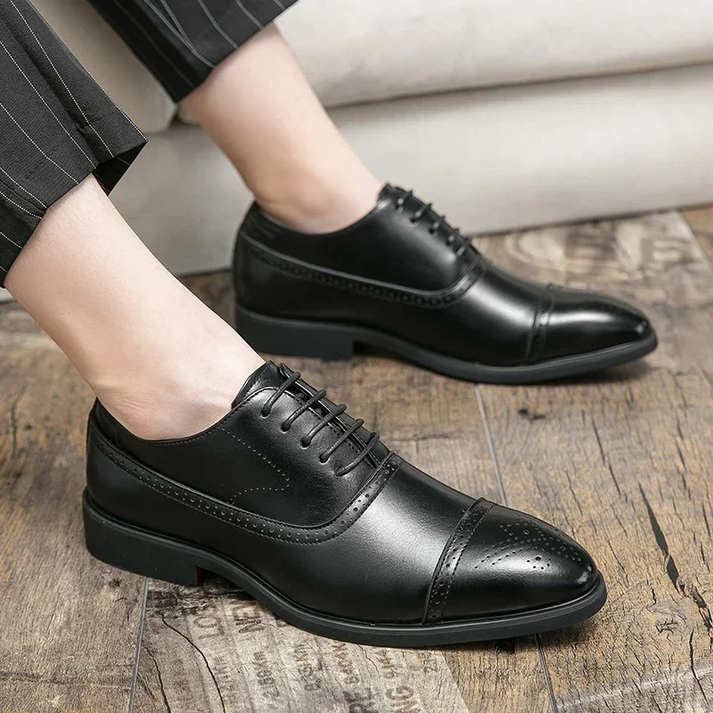 Men's Carving Dress Luxury Designer Handmade Business Formal Pointed Wedding Shoes