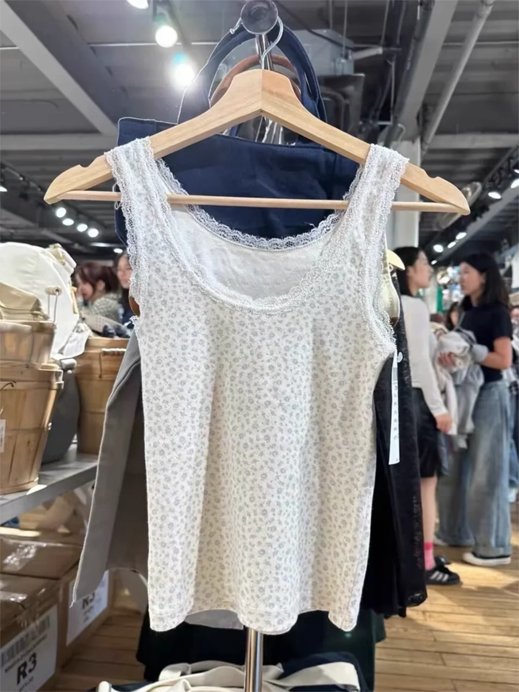 

Милая Цветочная майка для женщин, одежда с U-образным вырезом, облегающий жилет без рукавов с кружевной отделкой, милые хлопковые укороченные топы в стиле преппи, шикарные летние