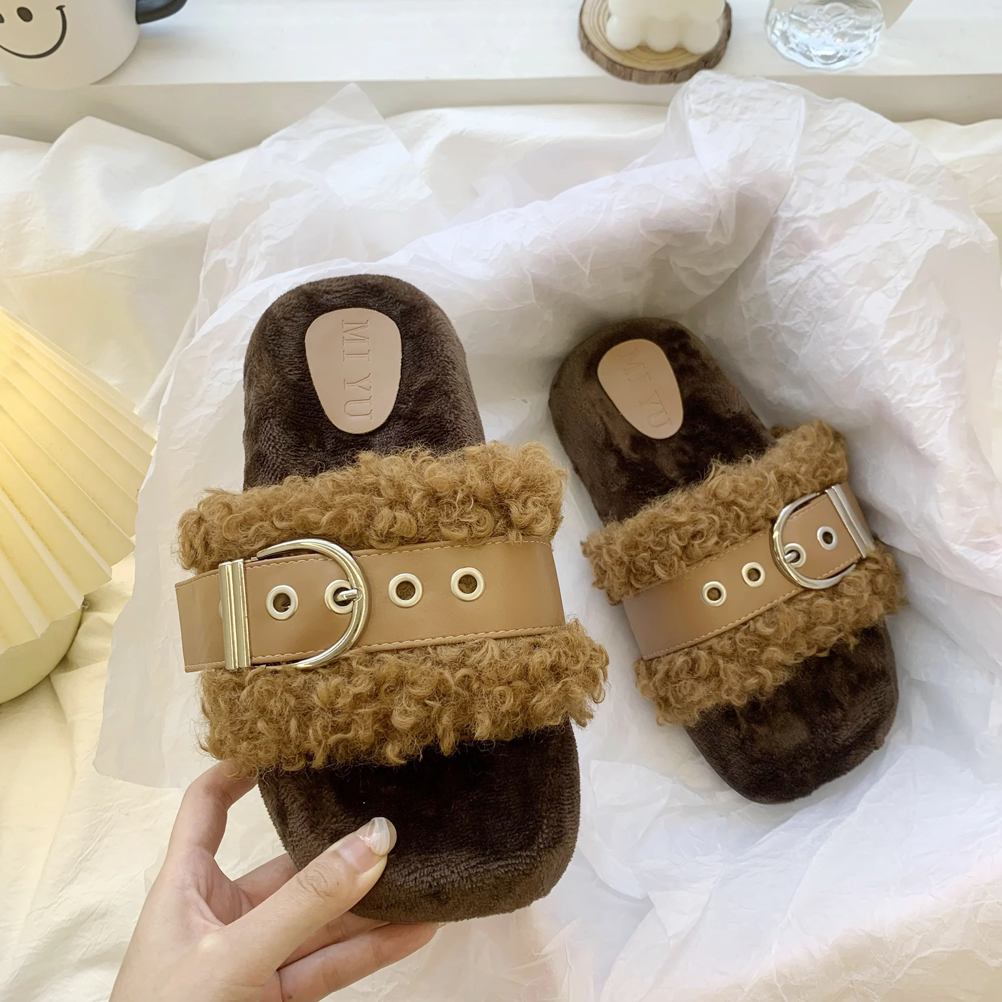 

Slippers Casual Women's Winter Shoes Platform Pantofle Fur Flip Flops Slides Luxury 2023 Flat Plush Fashion with fur Rome Retro