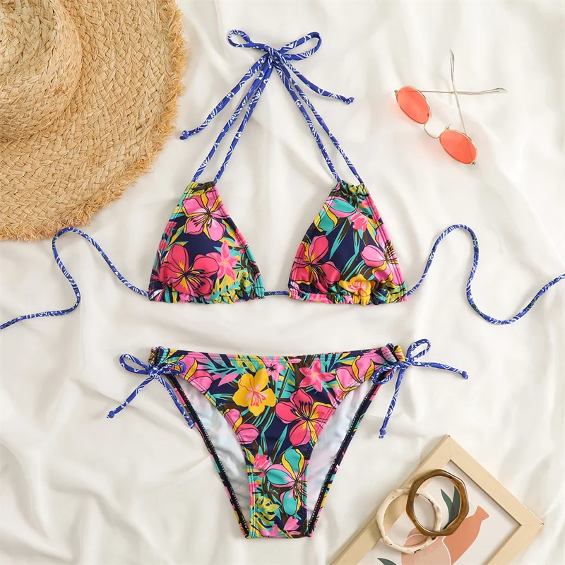 Рисунок 5 - Купальник-бикини женский с цветочным принтом