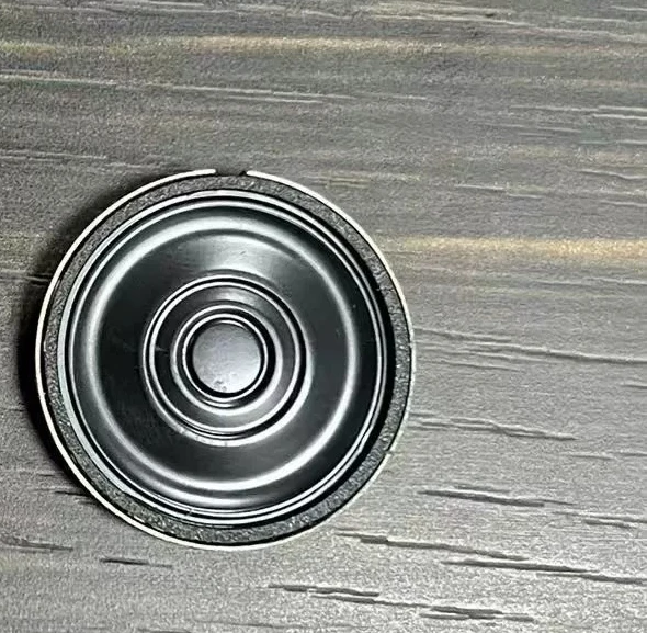 50개의 원형 철제 쉘 26개 스피커 크기: ?26*4.5mm 임피던스: 8옴 전력: 1와트