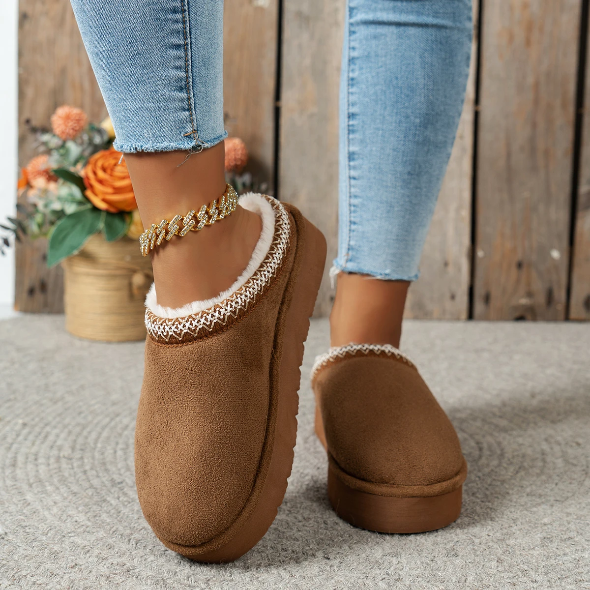 Simple, Fashionable and Versatile Light-Colored Women's Home Indoor and Outdoor Plush Soft Slippers 2