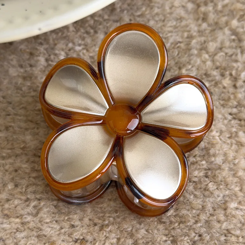Wunderschöne bernsteinfarbene Blumen-Haarklammer mit Acrylmaterial, ideal für stilvolle Hochsteckfrisuren und Glamour hinzufügen an Ihren Look – Detail 16