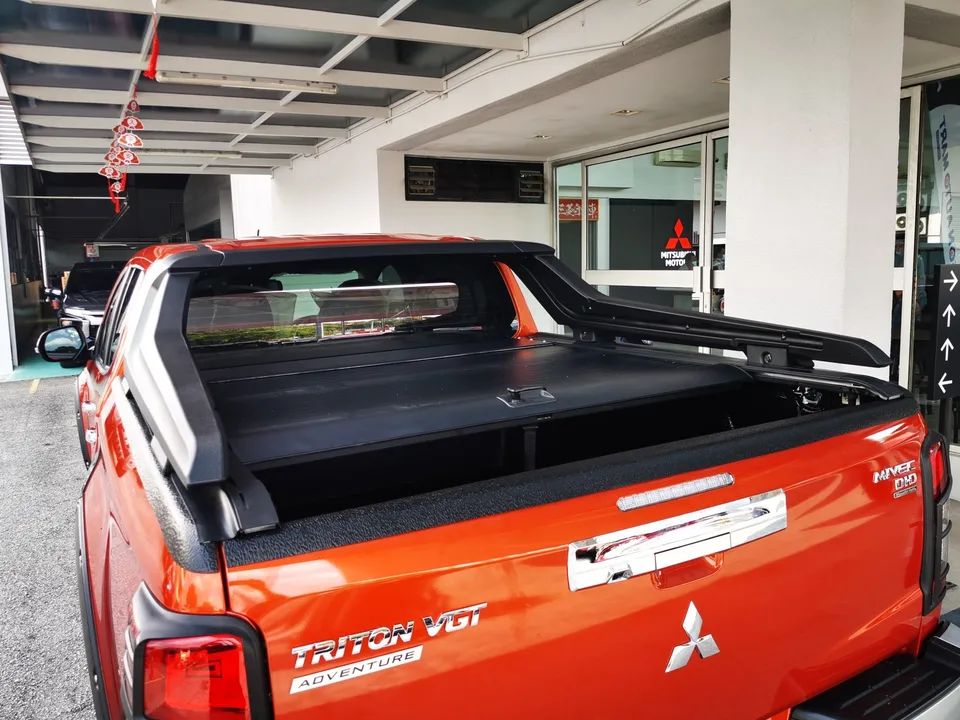 リアテールゲートカバートリム三菱トライトン L200 2019-2023 年