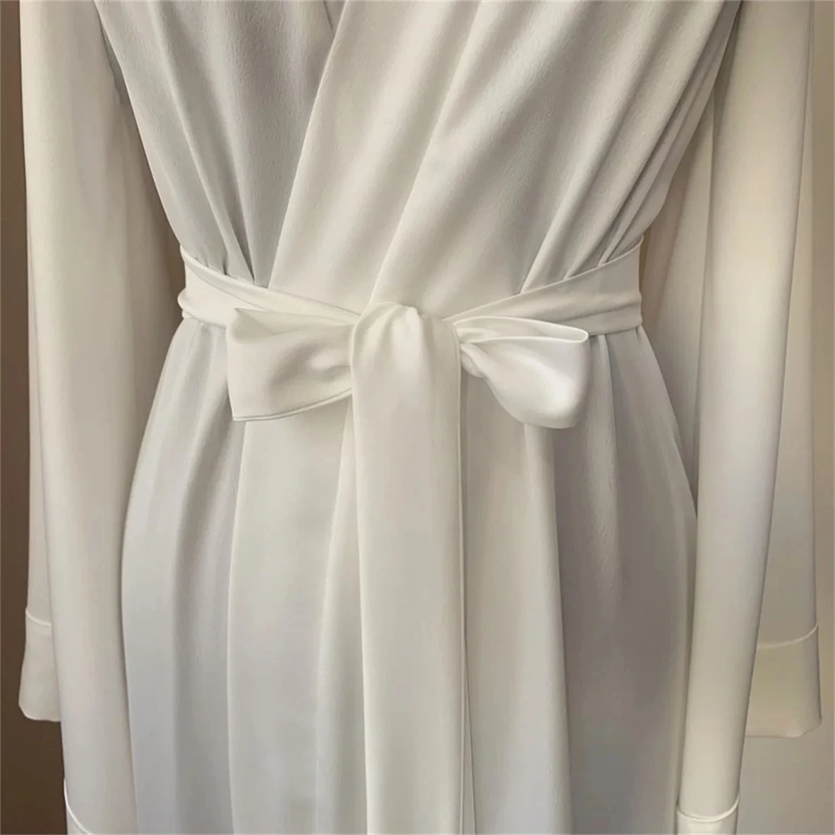 Biała miękki jedwab suknia ślubna z paskiem z długim rękawem szlafrok ślubne szlafroki damskie koszule nocne buduarowe