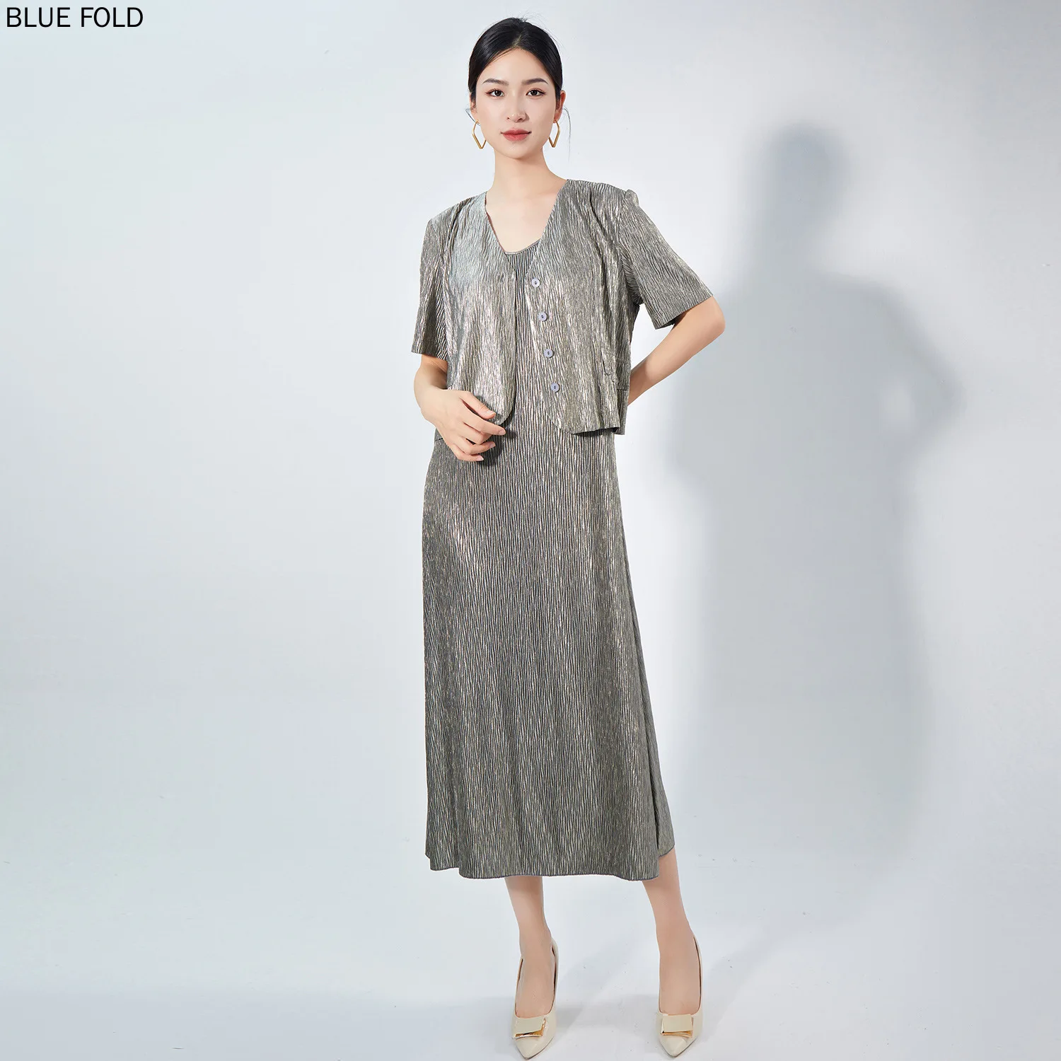 

Women's Spring Women's Suit MIYAKE Spring and Summer New Metal Series Hot Style Lazy Style Pleated Suspender Dress Two-piece Set