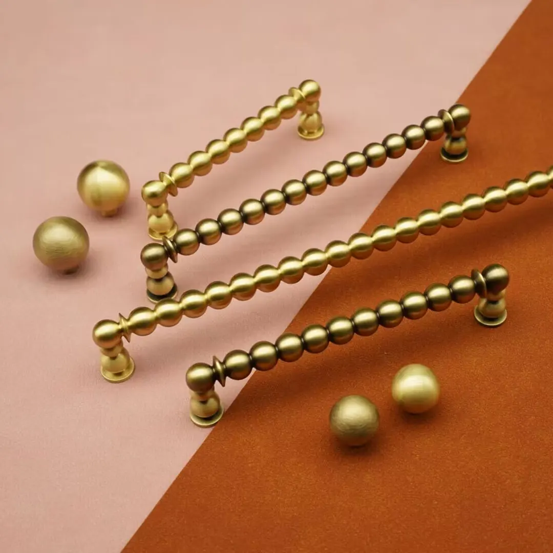 ทองเหลืองตู้จับรอบบอลลิ้นชักโบราณยาวตู้เสื้อผ้าดึงตู้ครัวประตูมือจับทองแดงเฟอร์นิเจอร์ฮาร์ดแวร์ 1