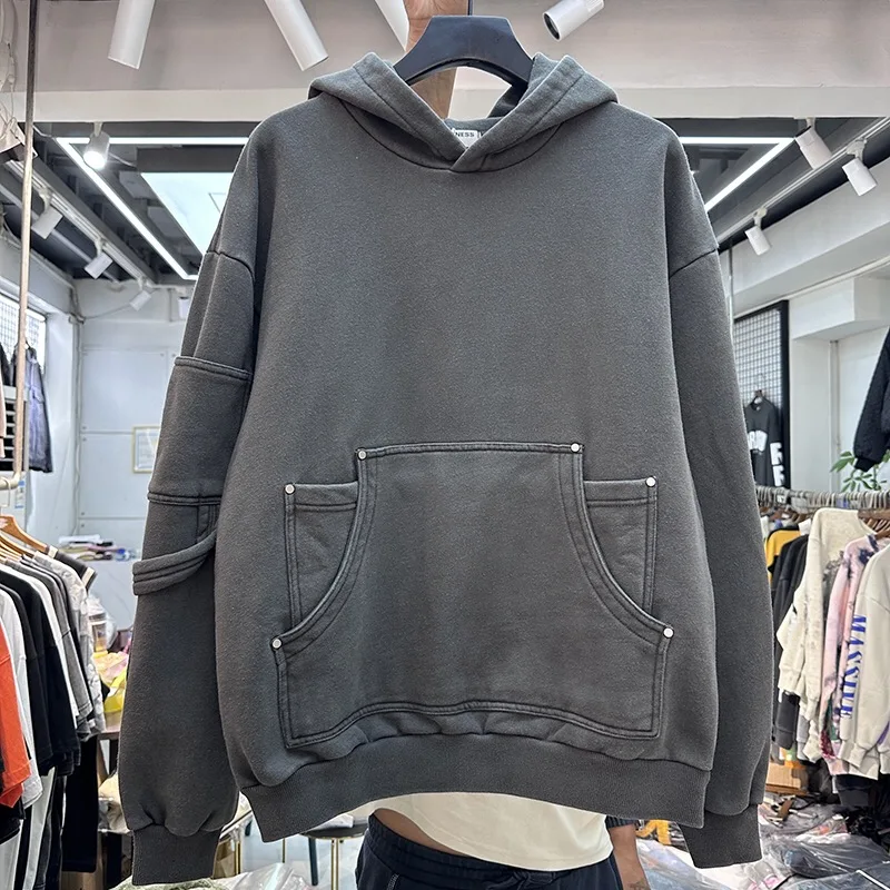 

Stitching large pockets of autumn and winter fleece hoodies