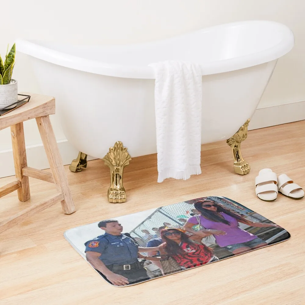 

Snooki getting arrested on the beach Bath Mat Toilet Floor Carpet Rug Non Slip Carpet Mat
