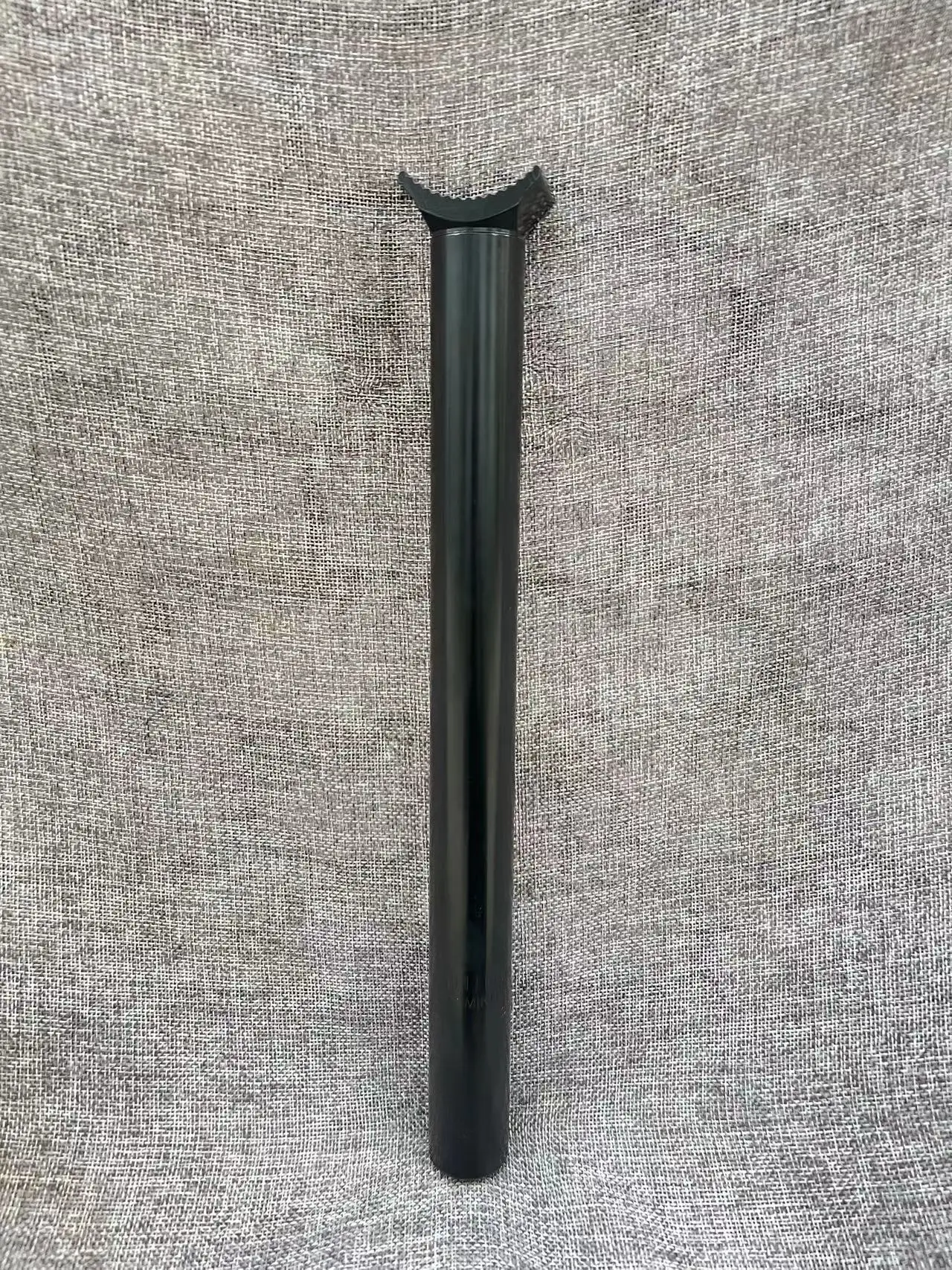 Description Picture 3 of itemDirt-jump MTB bike seatpost Pivotal 30.9 Seatpost,street bike seatpost, about 300mm Long