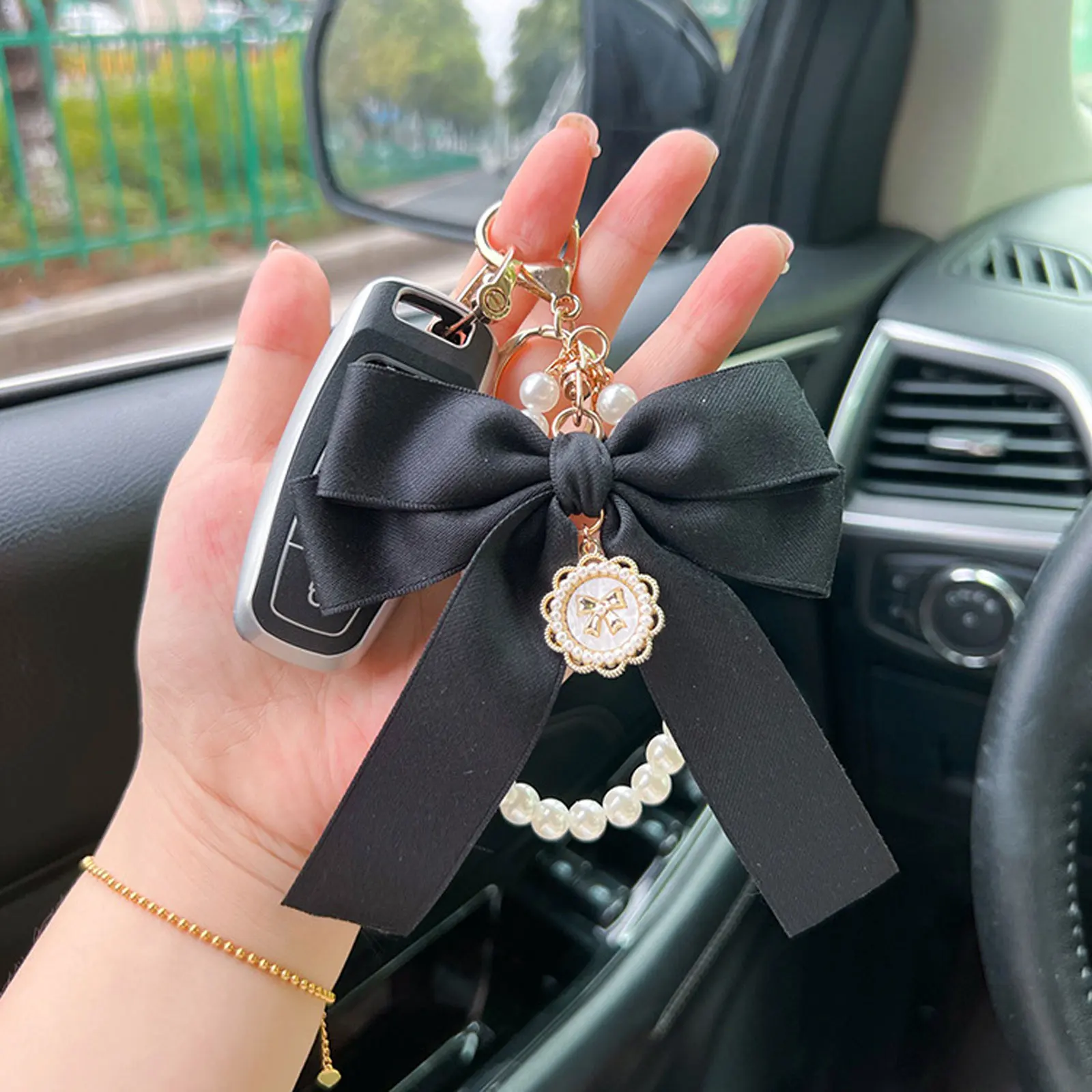 

Fashion Big Bow Tie Key Chain Pearl Chain Women's Car Pendant Statement Tote Hanging Ornament