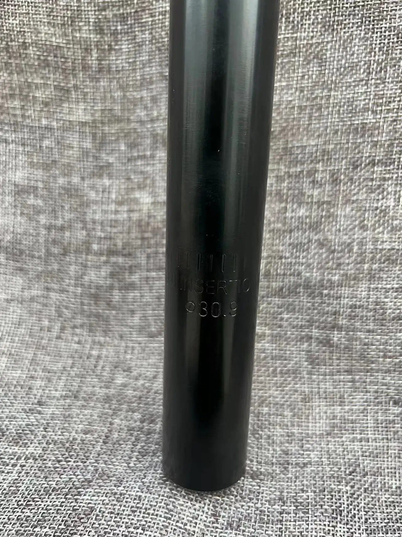 Description Picture 6 of itemDirt-jump MTB bike seatpost Pivotal 30.9 Seatpost,street bike seatpost, about 300mm Long