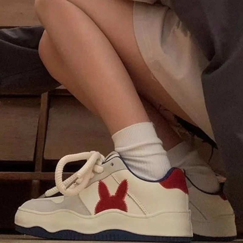 

Женские повседневные кроссовки, новинка 2023, трендовая обувь на шнуровке с низким верхом, скейтборды для женщин, модная прочная спортивная обувь на платформе для дам