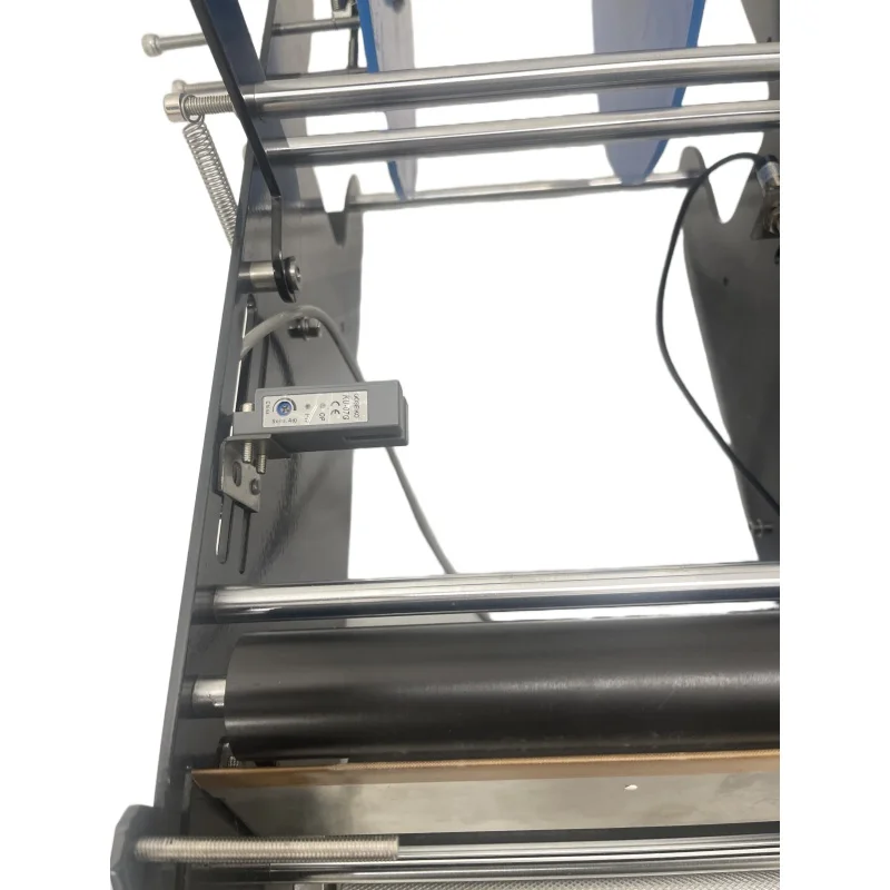ZST-W02256S Semi-Automatic Electric Labeling Machine for round Bottles Best Pric