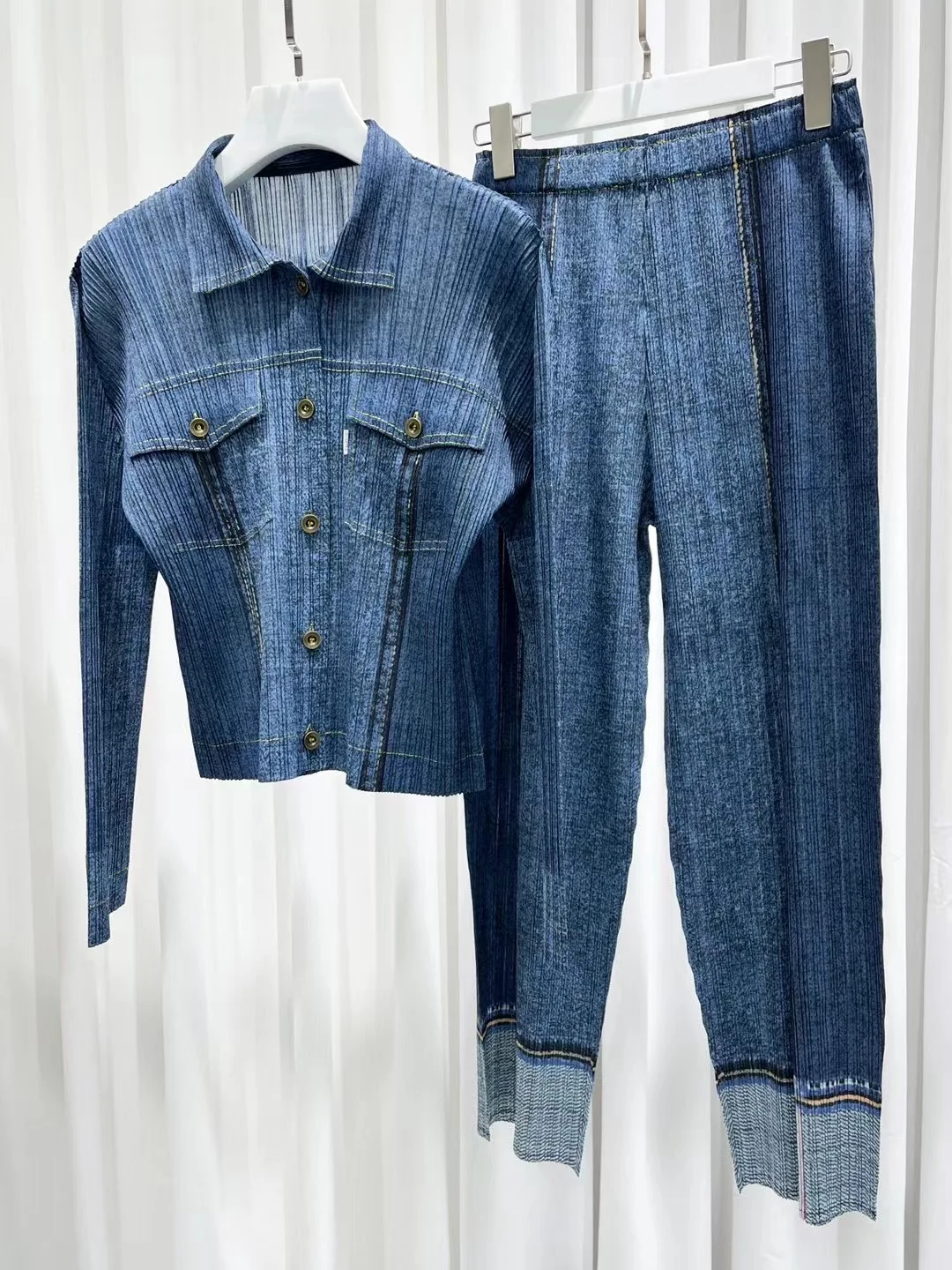 Miyake Pleated Denim Suit Women's Spring Summer 2025 New Long-sleeved Short Coat High-waisted Casual Pants Fashion Two-piece Set 4