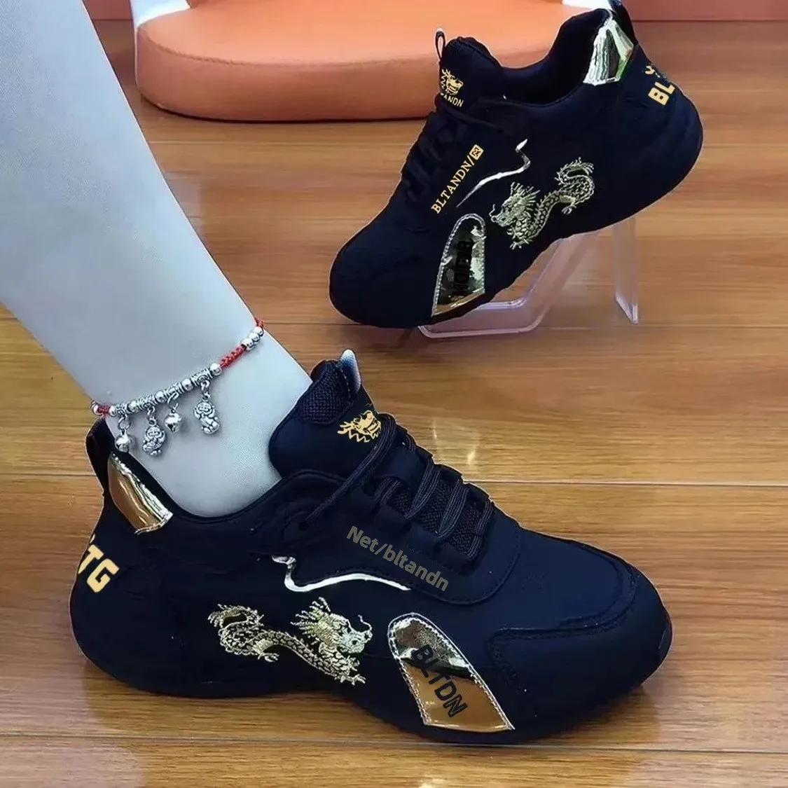 Neue, leichte Dad-Sneaker aus weichem Leder für Damen und Herren, Drachenjahr-Motiv, vielseitig, modisch, weiß_voghion.com