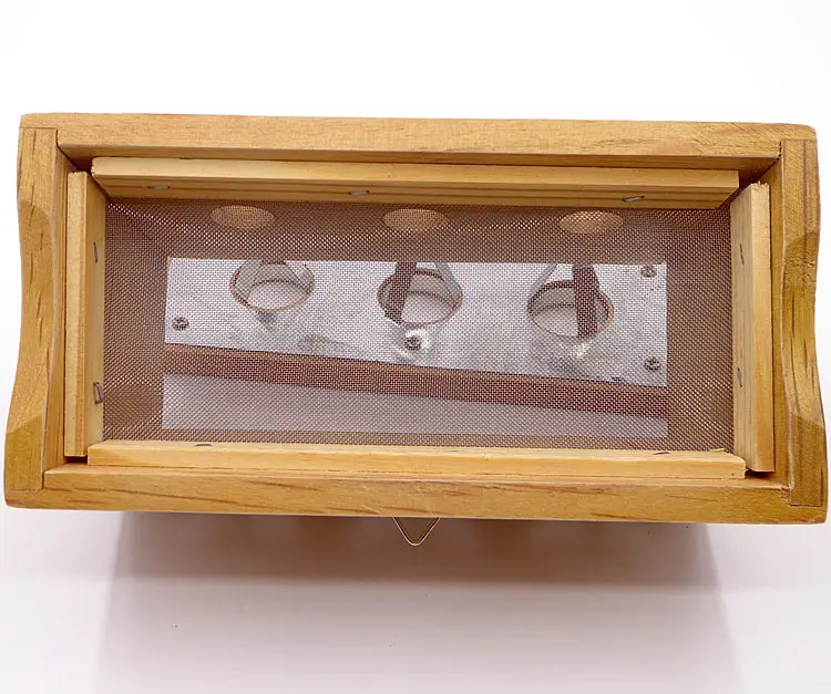 Solid wood three-hole moxibustion box moxibustion physiotherapy device for general conditioning