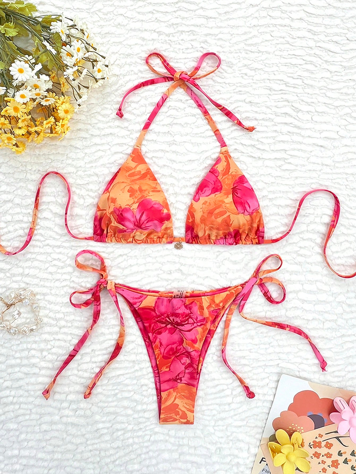 Bikini set contrasting niche design trendy fashion seaside vacation