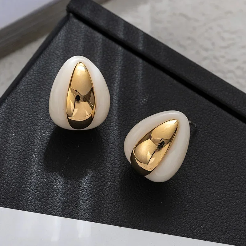 

Light luxury vintage fashion earrings for women
