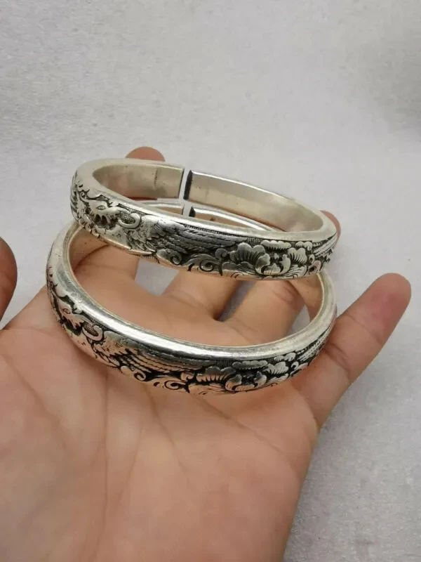 

Китайские старые тибетские серебряные резные браслеты