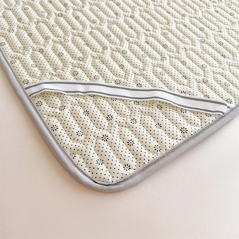 Summer Cooling Sleeping Mat Quilted Mattress Cover Cool Feeling Bed Fitted Sheet Bed Protector Pad Bed Topper Protection Pad 4