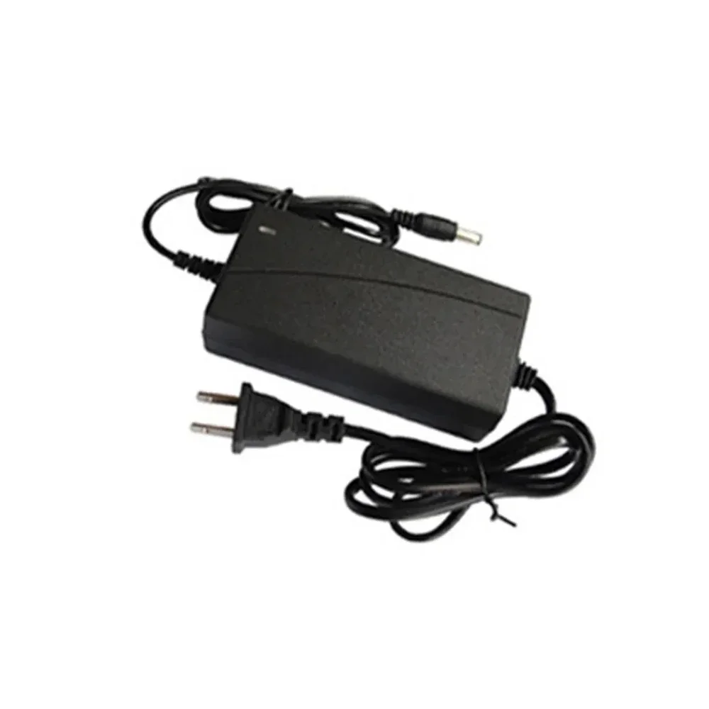 21V 18650 리튬 배터리 충전기(21V 18V 스크류드라이버 렌치용) 리튬 이온 배터리 팩 DC 5.5mm * 2.1mm 입력